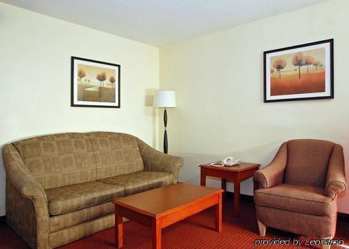 Days Inn & Suites By Wyndham Hickory Quarto foto